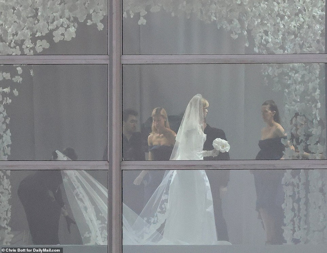 Lộ ảnh đám cưới khủng của cậu cả nhà David Beckham - Ảnh 2.