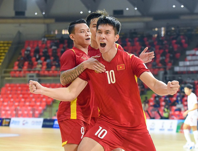 Winning Myanmar after the penalty shootout, Vietnam futsal team won tickets to the 2022 Asian Futsal Finals - Photo 3.