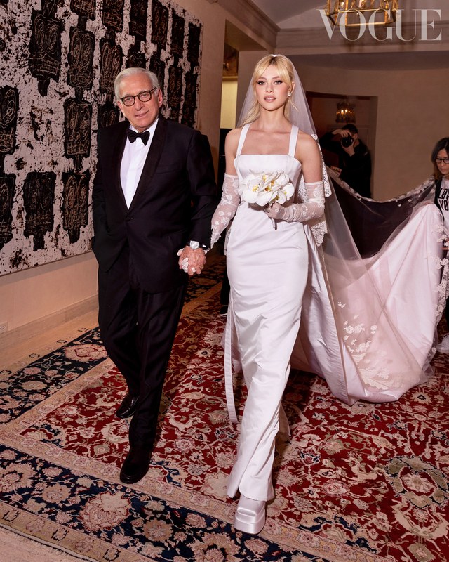 Váy cưới của con dâu David Beckham - Như một tác phẩm nghệ thuật - Ảnh 5.