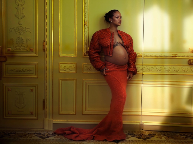 Rihanna thả dáng với bụng bầu trên Vogue - Ảnh 6.