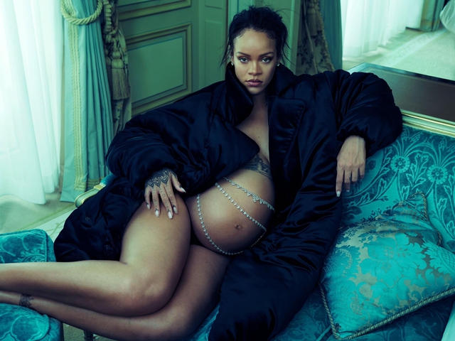 Rihanna thả dáng với bụng bầu trên Vogue - Ảnh 5.