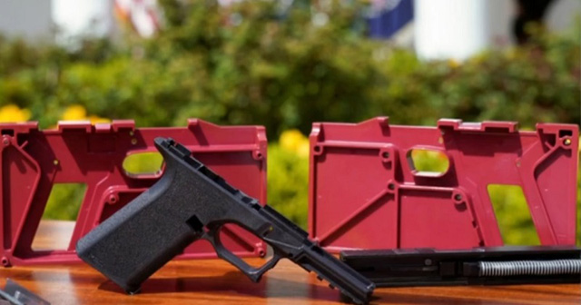 Mỹ siết quy định về sử dụng súng ma - Ảnh 2.