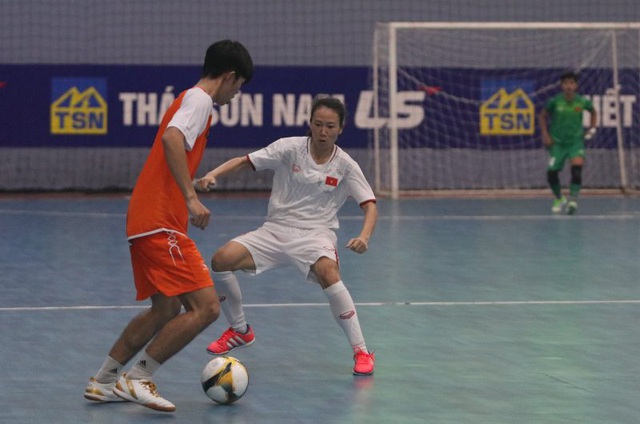 ĐT nữ futsal Việt Nam tái đấu với CLB Warriors - Ảnh 1.