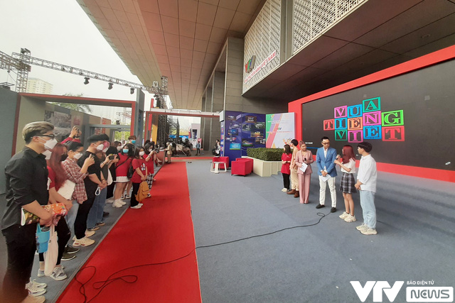 Vua tiếng Việt thu hút đông đảo khán giả tại Hội Báo toàn quốc 2022 - Ảnh 1.