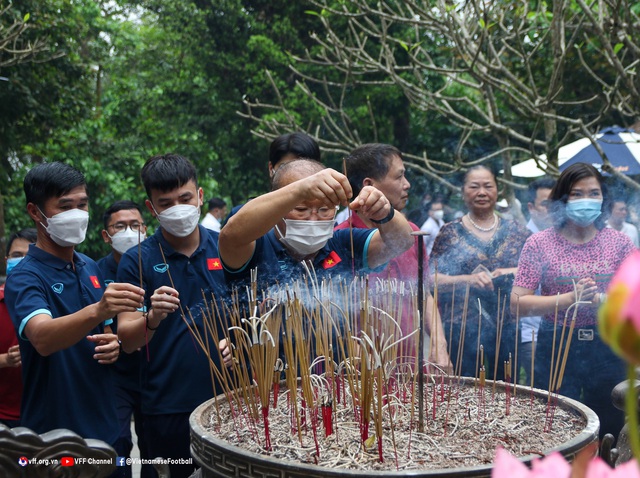 Vietnam U23 team offers incense to commemorate the Hung Kings - Photo 2.