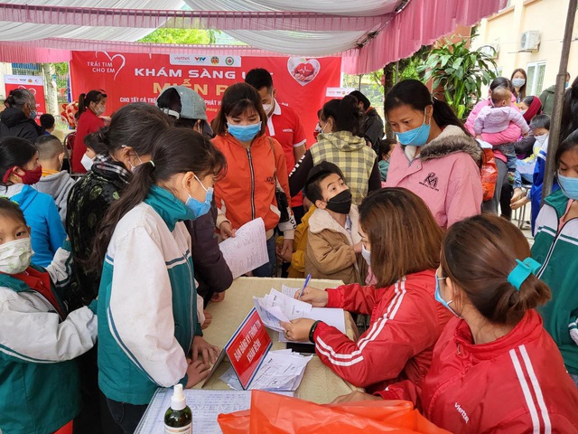 Hơn 1.000 trẻ em được khám sàng lọc tim bẩm sinh tại tỉnh Phú Thọ - Ảnh 6.