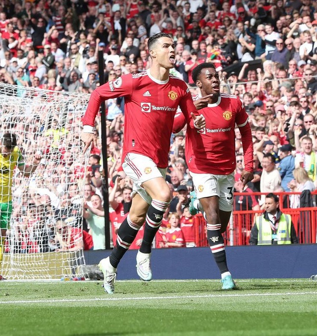 Ronaldo được thưởng khủng sau cú hat-trick vào lưới Norwich - Ảnh 1.