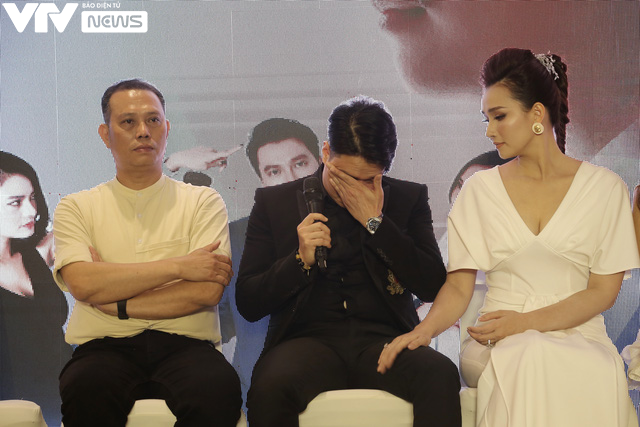 Việt Anh bật khóc, thừa nhận nhớ con trong họp báo ra mắt phim mới - Ảnh 4.