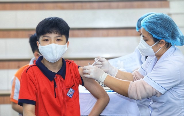 Tỷ lệ tiêm  vaccine mũi 4 và cho trẻ em còn thấp tại Hà Nội còn thấp - Ảnh 1.