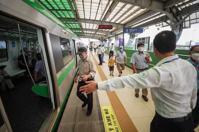 Đường sắt Cát Linh - Hà Đông phục vụ hơn 86.000 lượt khách dịp Tết - Ảnh 1.