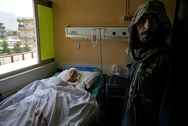 Massive bombing at a boys' school in Afghanistan, nearly 20 people were injured - Photo 1.