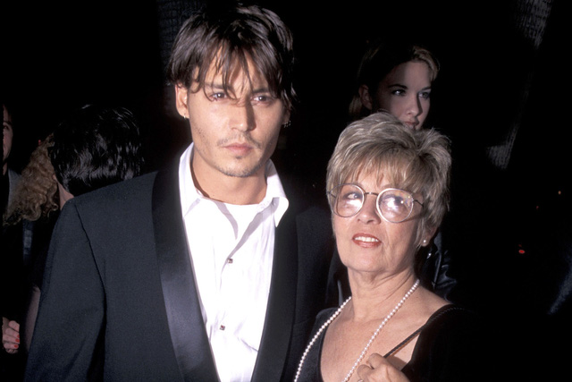 Johnny Depp tiết lộ bị mẹ bạo hành - Ảnh 1.