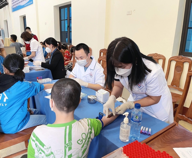 Khám, tư vấn sức khỏe miễn phí cho 300 trẻ em khuyết tật tại Thái Nguyên - Ảnh 3.
