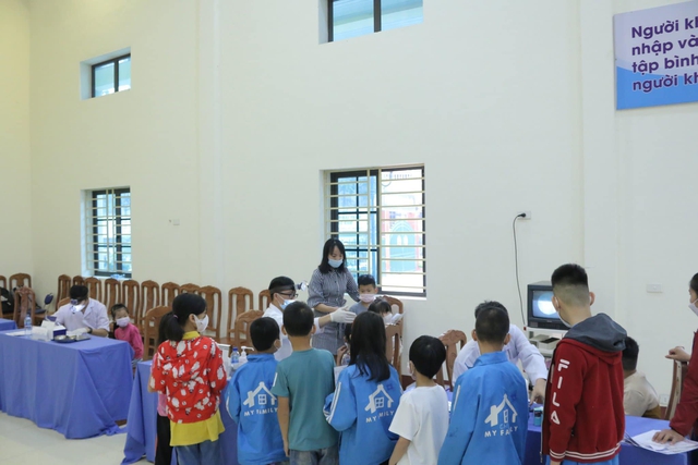 Khám, tư vấn sức khỏe miễn phí cho 300 trẻ em khuyết tật tại Thái Nguyên - Ảnh 1.