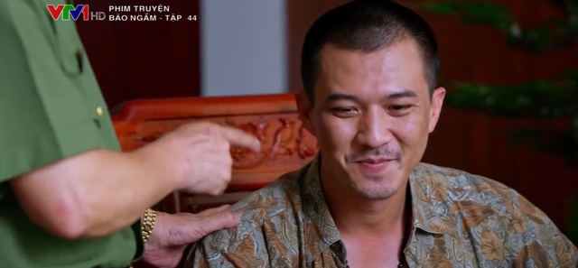 Bão ngầm - Tập 44: Giám đốc Hoạch cảnh báo nữ trinh sát Hạ Lam kẻo bị trai đẹp bác sĩ Hùng cảm hóa ngược - Ảnh 18.
