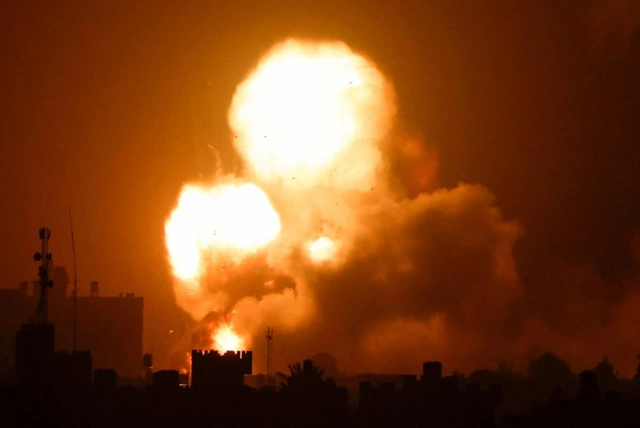 Israel đóng cửa đường tới Dải Gaza sau các cuộc tấn công tên lửa mới - Ảnh 1.
