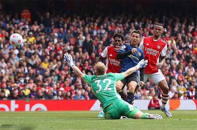 Thắng đậm Man Utd, Arsenal trở lại top 4 giải Ngoại hạng Anh - Ảnh 2.