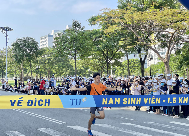 2,000 students of Vietnam National University in Ho Chi Minh City run to respond to S-Race 2022 - Photo 5.