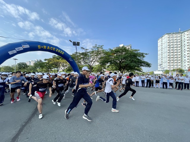 2,000 students of Vietnam National University in Ho Chi Minh City run to respond to S-Race 2022 - Photo 4.