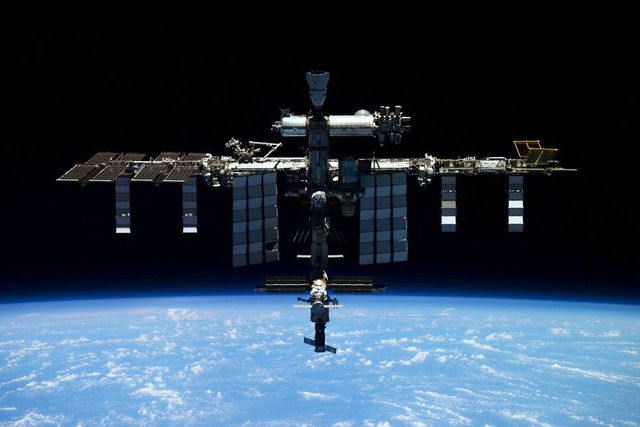 Nhóm du hành tư nhân đầu tiên rời ISS trở về Trái đất an toàn | VTV.VN