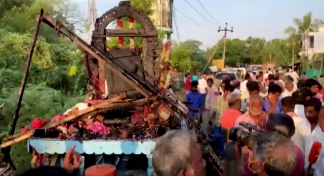 Terrible electric shock in India, 11 people died in a religious procession - Photo 1.