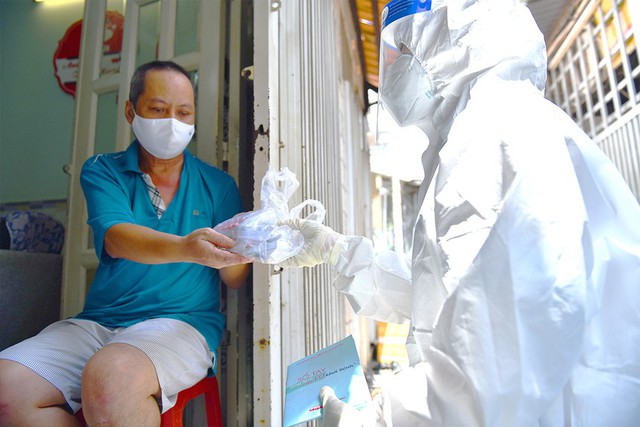 TP Hồ Chí Minh sẽ dừng 400 trạm y tế lưu động - Ảnh 1.