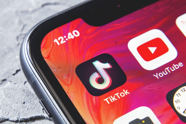 Overtaken by TikTok, YouTube revenue plummeted - Photo 2.