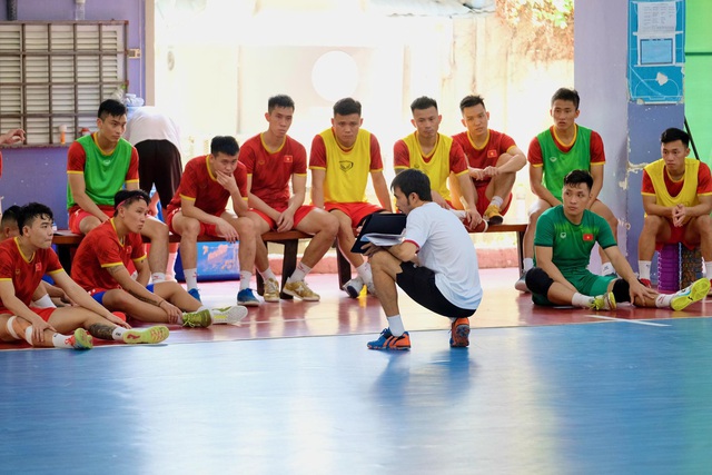 Vietnam Futsal team set off to Thailand for training ahead of the 31st SEA Games - Photo 1.