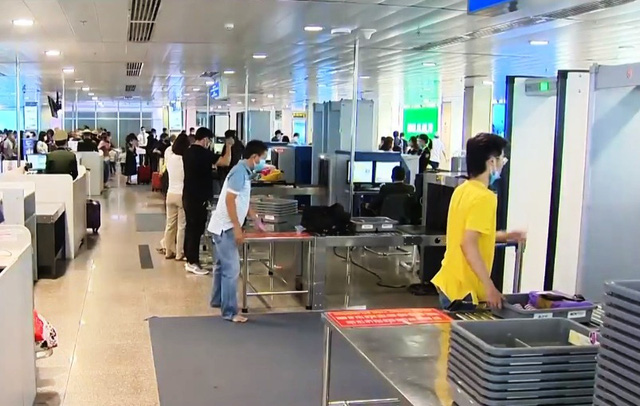 Sân bay Tân Sơn Nhất: Dự kiến hơn 800.000 khách dịp nghỉ lễ 30/4 - 1/5 - Ảnh 1.
