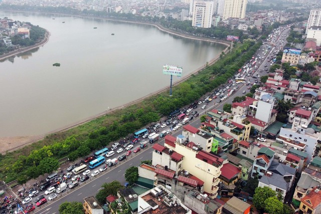 Ùn tắc giao thông kéo dài tại cửa ngõ Thủ đô trước kỳ nghỉ lễ - Ảnh 3.