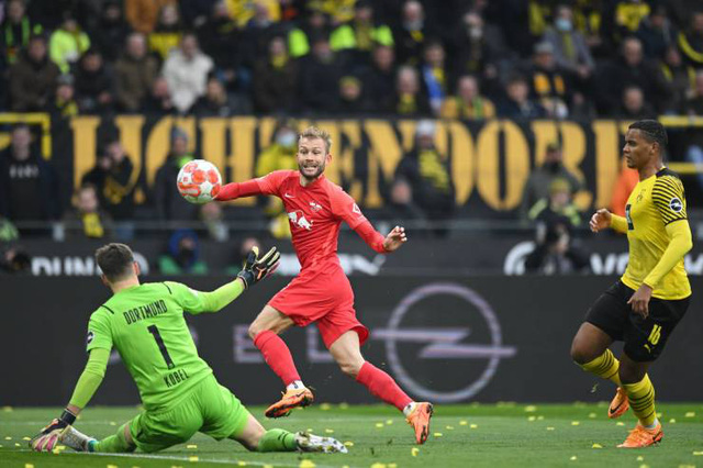 Thua toàn diện trước Leipzig, Dortmund bị Bayern bỏ xa 9 điểm - Ảnh 2.
