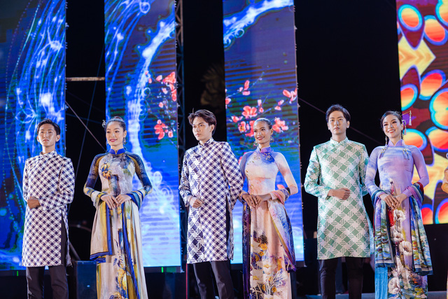 Trình diễn áo dài độc đáo tại ngày hội âm nhạc đường phố Phú Yên - Ảnh 11.