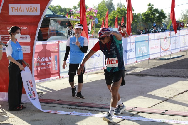 Gần 1000 VĐV tham gia giải Marathon Bình Thuận BTV năm 2022 - Ảnh 6.