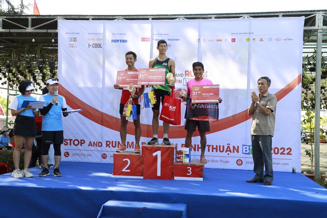 Gần 1000 VĐV tham gia giải Marathon Bình Thuận BTV năm 2022 - Ảnh 10.