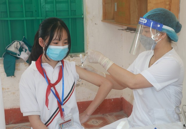 Nam Định đảm bảo an toàn tiêm vaccine phòng COVID-19 cho trẻ từ 5-11 tuổi - Ảnh 10.