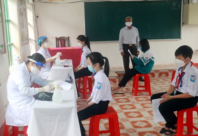 Nam Định đảm bảo an toàn tiêm vaccine phòng COVID-19 cho trẻ từ 5-11 tuổi - Ảnh 3.