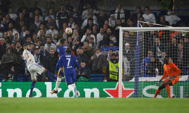 Benzema lập hat-trick vào lưới Chelsea, Real Madrid đặt một chân vào bán kết - Ảnh 2.