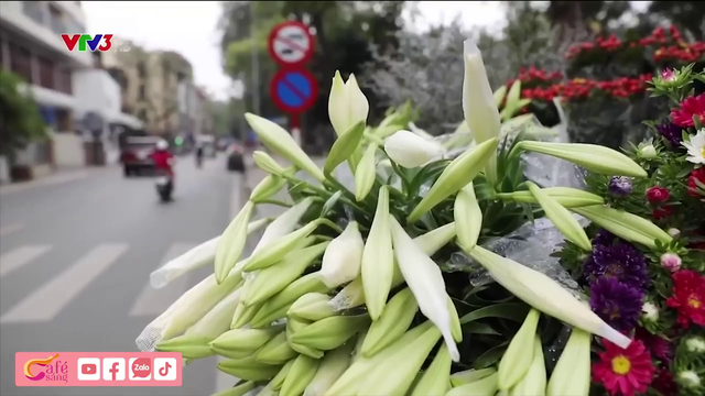 The gentle color of lilies on the streets of Hanoi - Photo 2.