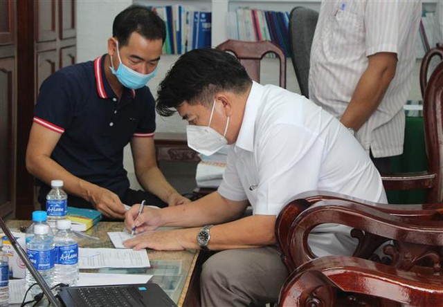Liên quan vụ Công ty Việt Á, cựu Giám đốc và 2 Trưởng khoa thuộc CDC tỉnh Hậu Giang bị bắt - Ảnh 2.