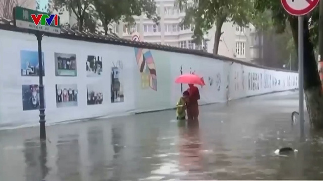 Trung Quốc nâng mức cảnh báo vàng về lũ lụt, phía bắc lạnh bất thường vào mùa hè - Ảnh 1.