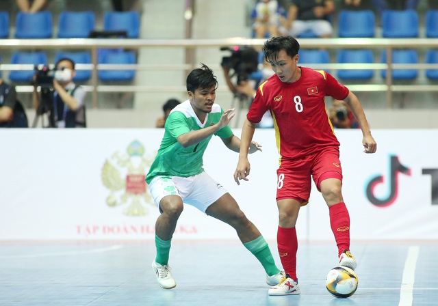 Vietnam Futsal team got the first score at SEA Games 31 - Photo 1.
