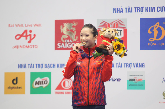 PHOTO |  Duong Thuy Vi won gold in swordsmanship on the first day of the 31st SEA Games - Photo 8.