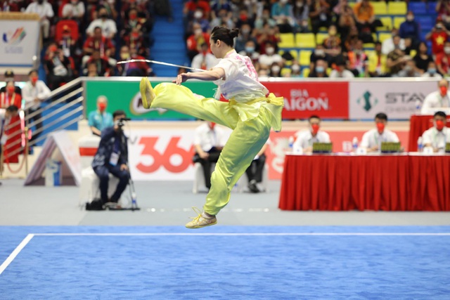 PHOTO |  Duong Thuy Vi won gold in swordsmanship on the first day of the 31st SEA Games - Photo 7.