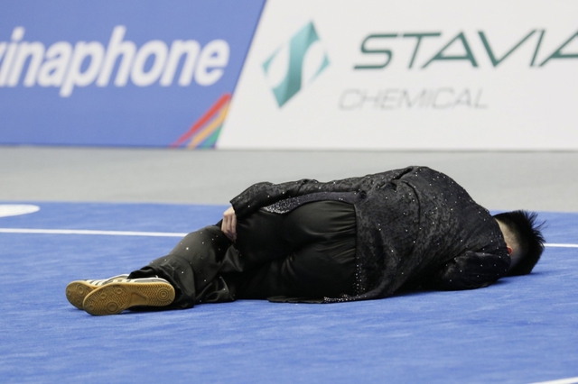 Wushu athlete Nguyen Van Phuong got injured while competing - Photo 1.