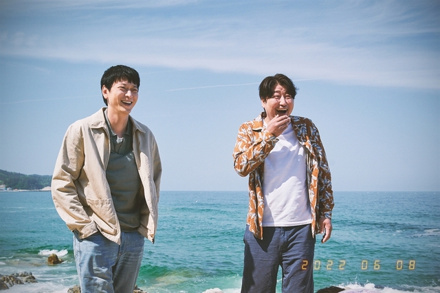 Đạo diễn Koreeda khen ngợi nam diễn viên gạo cội Song Kang-ho: Anh ấy như mặt trời - Ảnh 1.