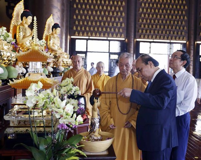 Chủ tịch nước: Phật giáo có vai trò rất quan trọng trong việc hộ quốc, an dân - Ảnh 2.