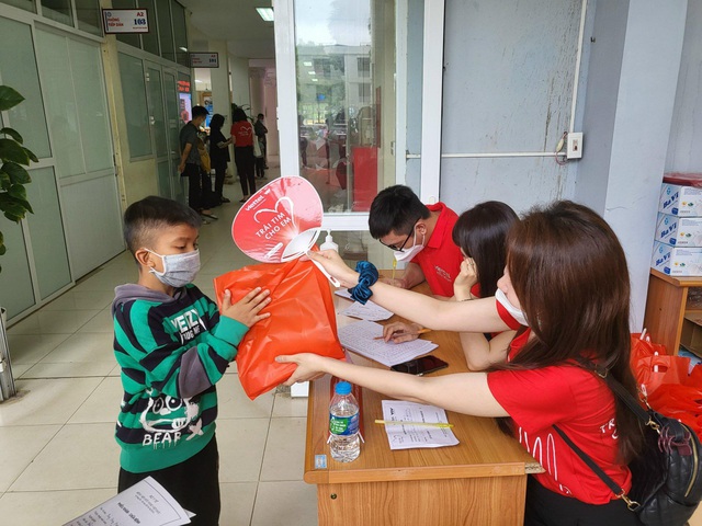 Hơn 1.000 trẻ em được khám sàng lọc tim bẩm sinh tại tỉnh Hoà Bình - Ảnh 6.