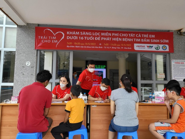 Hơn 1.000 trẻ em được khám sàng lọc tim bẩm sinh tại tỉnh Hoà Bình - Ảnh 10.