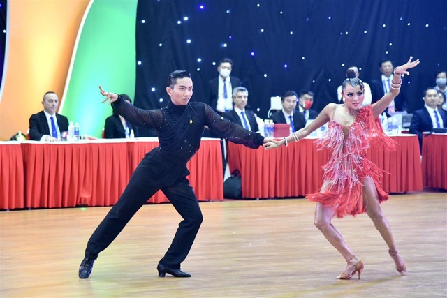 Dancesport Vietnam has a golden harvest on the opening day of the 31st SEA Games - Photo 1.