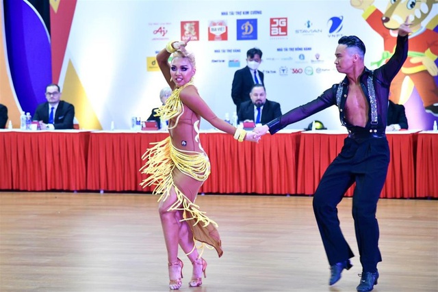 Dancesport Việt Nam bội thu vàng trong ngày ra quân SEA Games 31 - Ảnh 2.